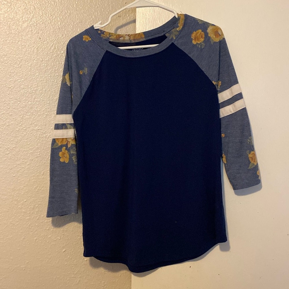 ARIZONA JEAN COMPANY Navy and Yellow Floral Long Sleeve Tee, (ptp18" length 24")